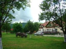 PENSIUNEA CONACUL DINTRE RAURI